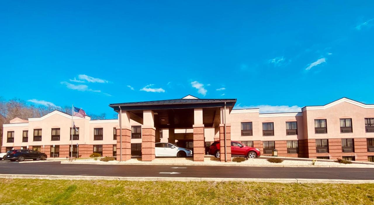 Quality Inn & Suites Kearneysville - Martinsburg Exterior foto